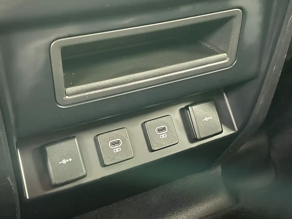 Used 2021 Land Rover Defender 110 S Eiger Grey - Interior and Exterior details 15
