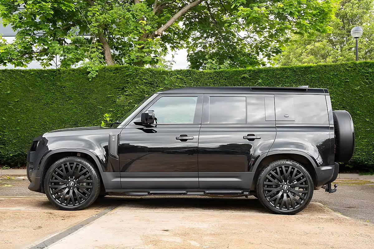 Used 2021 Land Rover Defender 110 Se Black - Interior and Exterior details 10