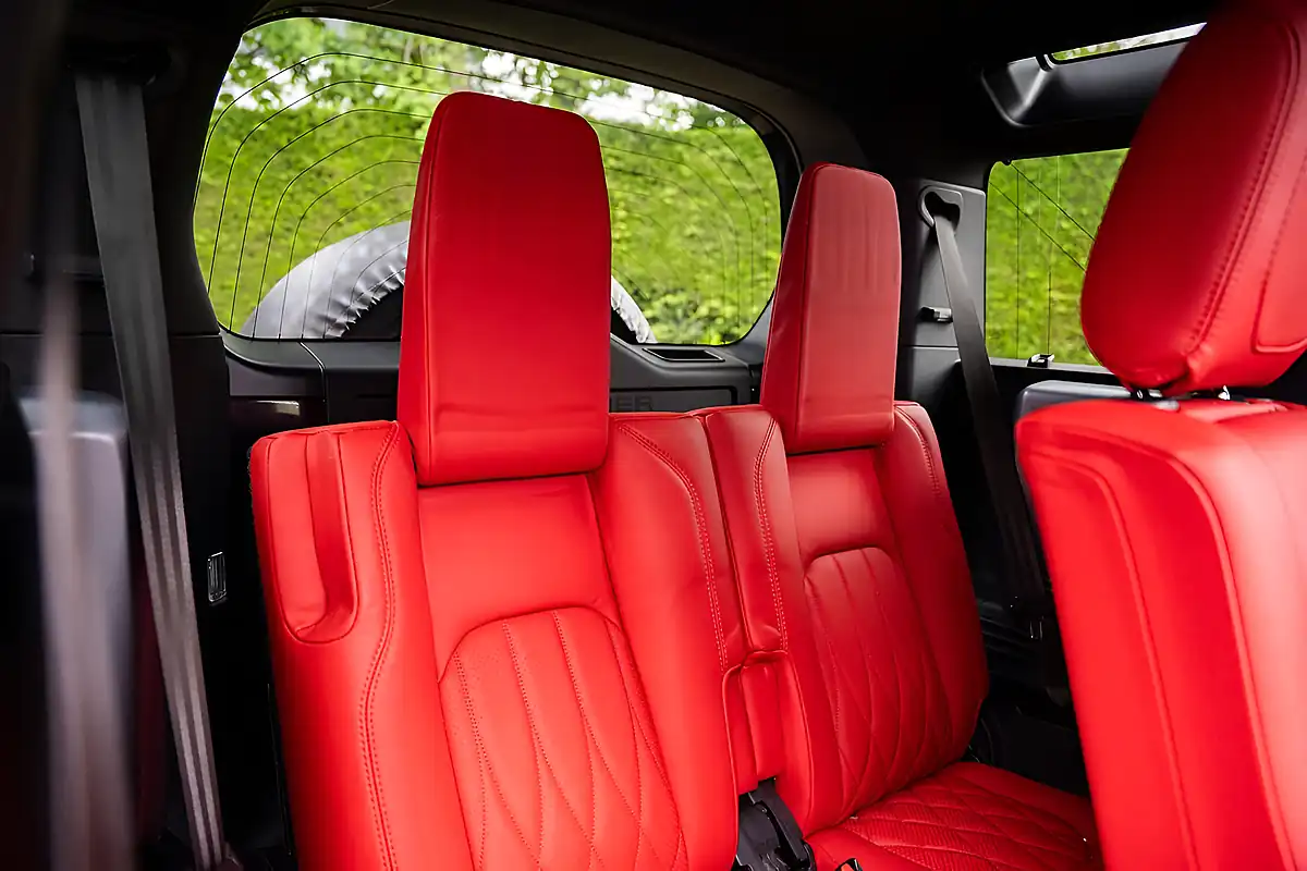 Used 2021 Land Rover Defender 110 Se Black - Interior and Exterior details 16