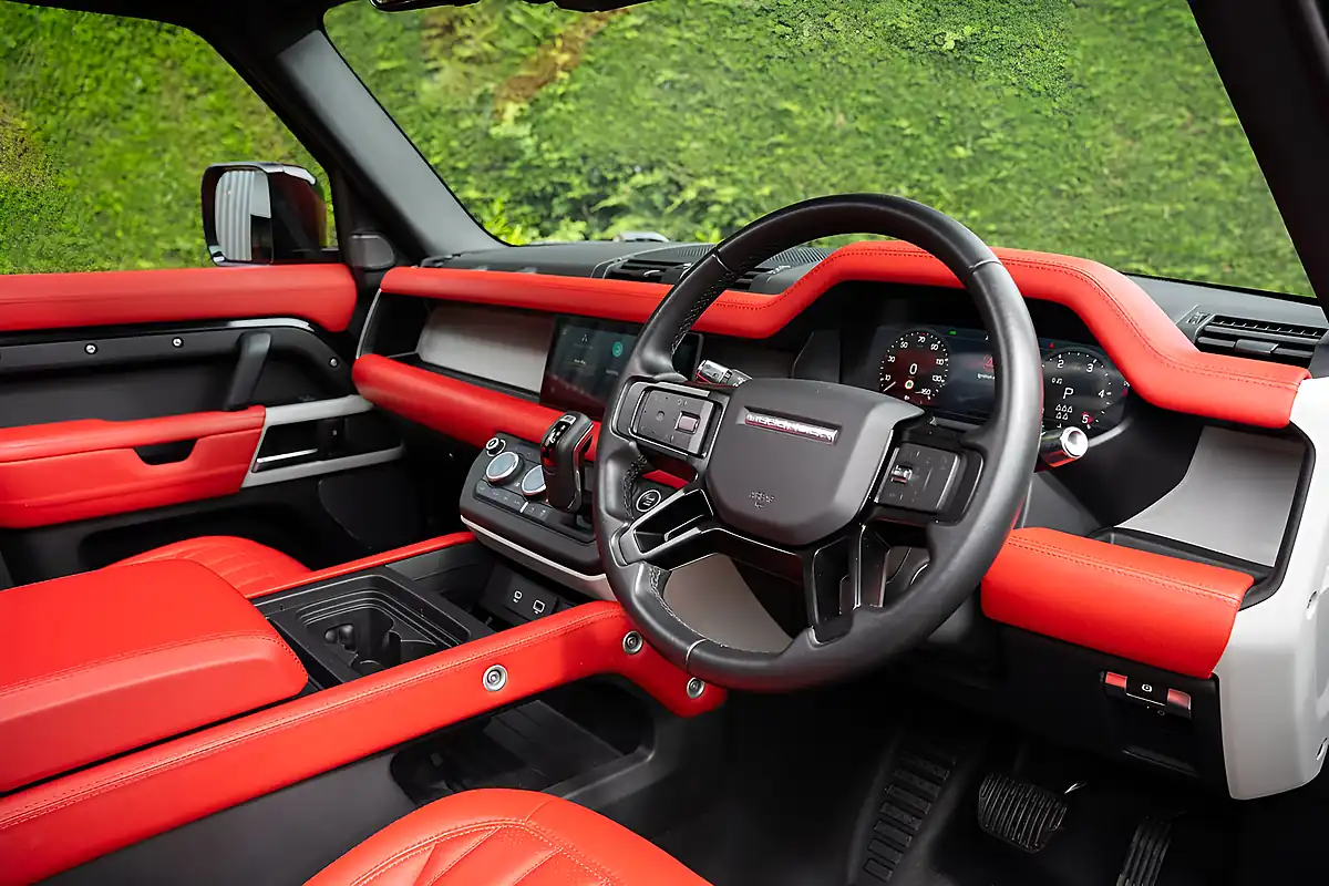 Used 2021 Land Rover Defender 110 Se Black - Interior and Exterior details 18