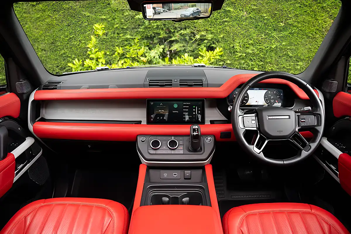 Used 2021 Land Rover Defender 110 Se Black - Interior and Exterior details 19