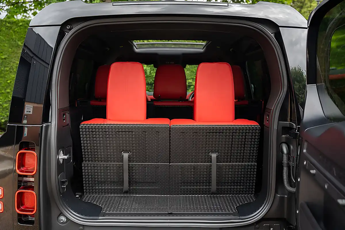 Used 2021 Land Rover Defender 110 Se Black - Interior and Exterior details 4