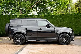 Used 2021 Land Rover Defender 110 Se Black - Interior and Exterior details 6