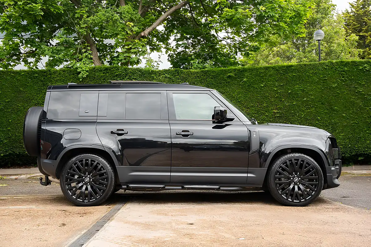Used 2021 Land Rover Defender 110 Se Black - Interior and Exterior details 6