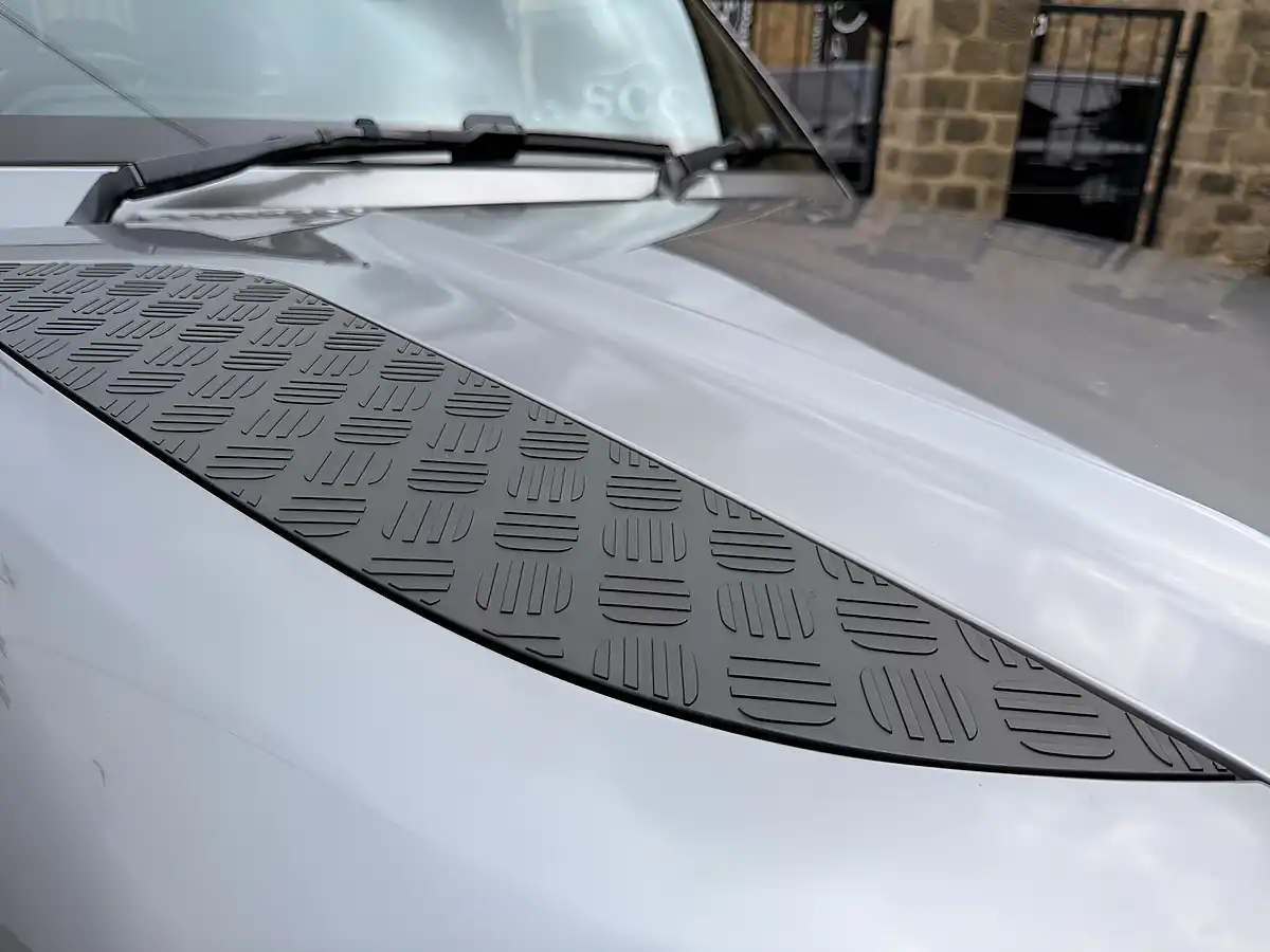 Used 2021 Land Rover Defender 110 Se Eiger Grey - Interior and Exterior details 11
