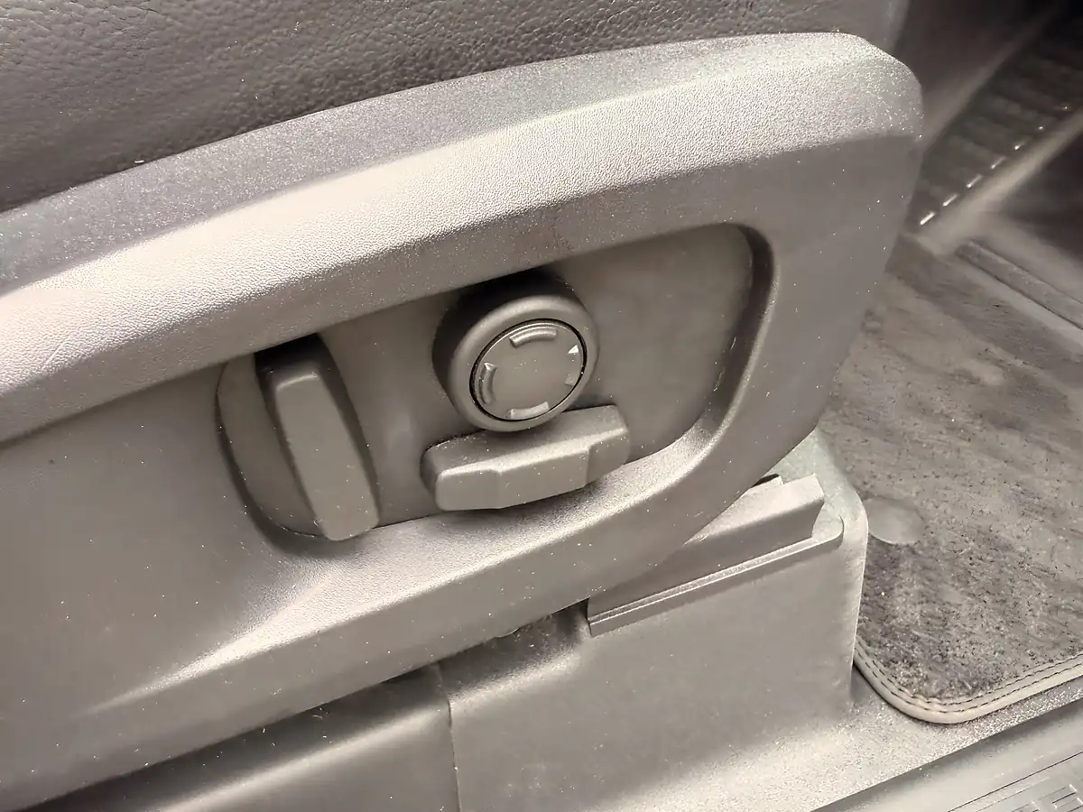 Used 2021 Land Rover Defender 110 Se Eiger Grey - Interior and Exterior details 15