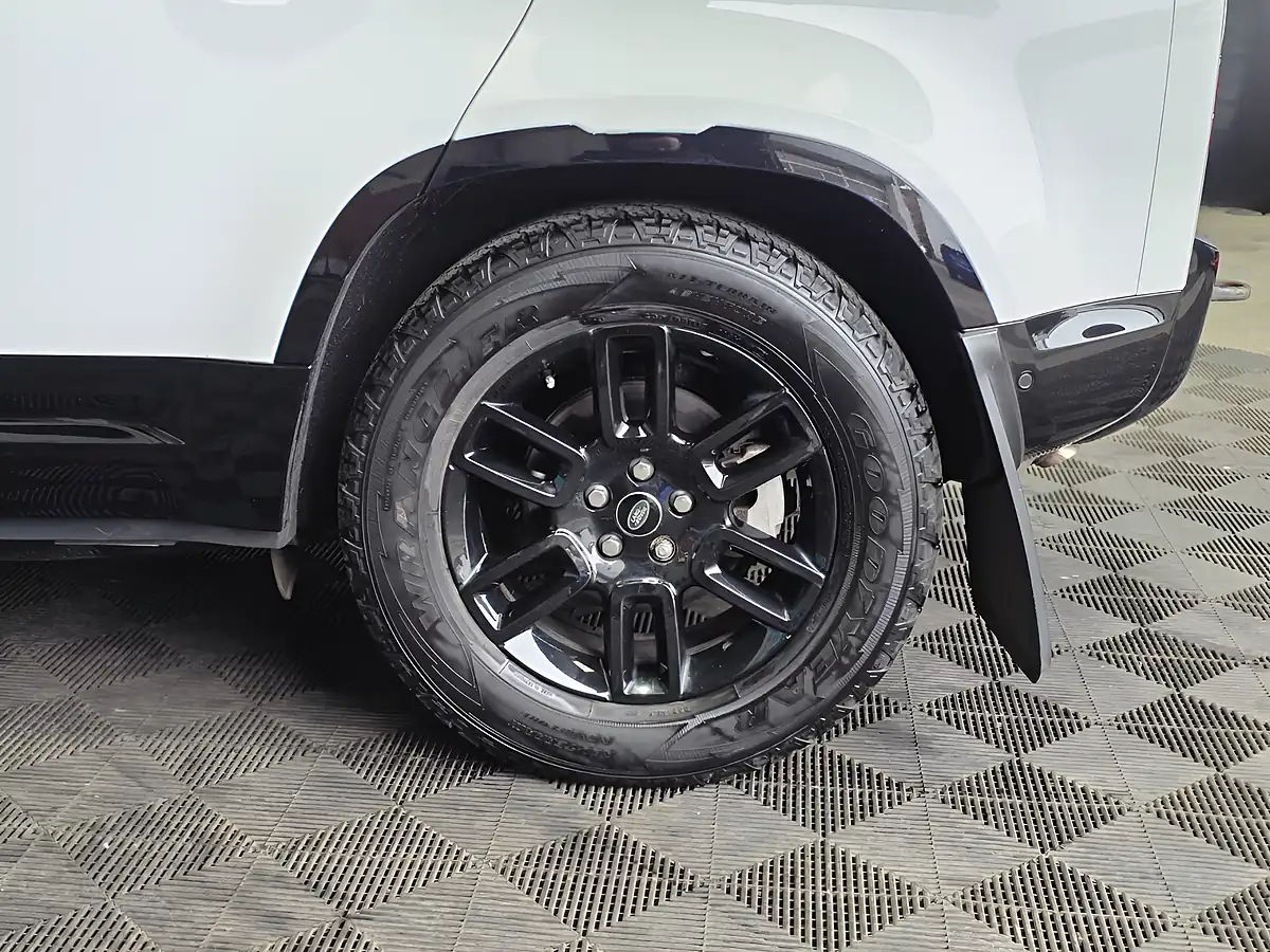 Used 2021 Land Rover Defender 110 X-Dynamic S White - Interior and Exterior details 10