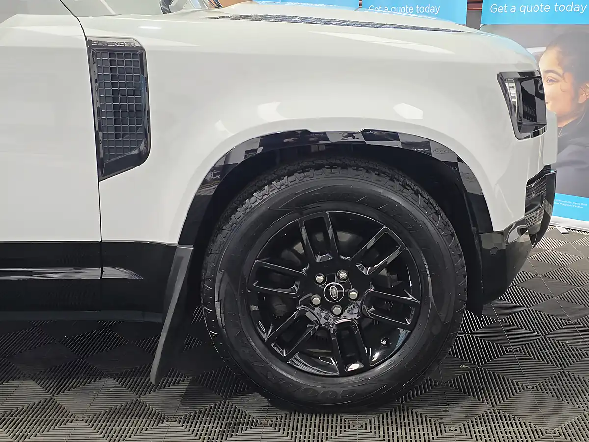 Used 2021 Land Rover Defender 110 X-Dynamic S White - Interior and Exterior details 12