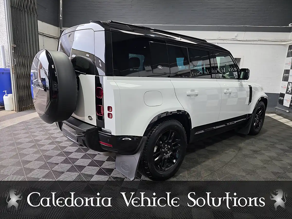 Used 2021 Land Rover Defender 110 X-Dynamic S White - Interior and Exterior details 3