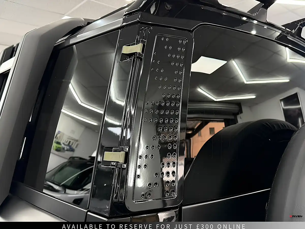 Used 2021 Land Rover Defender 110 X-Dynamic Se Black - Interior and Exterior details 13