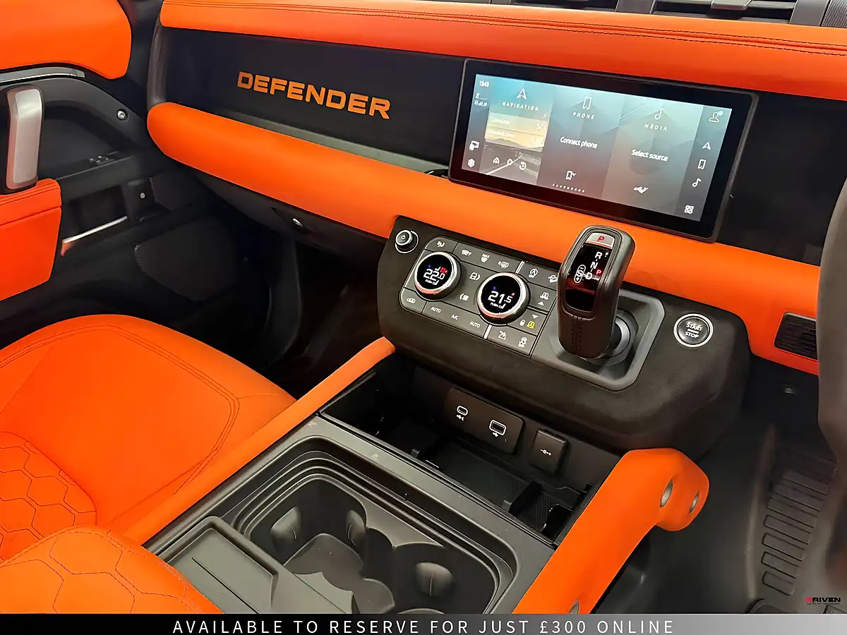 Used 2021 Land Rover Defender 110 X-Dynamic Se Black - Interior and Exterior details 20