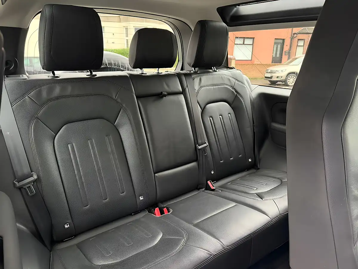 Used 2021 Land Rover Defender 90 First Edition Green - Interior and Exterior details 10