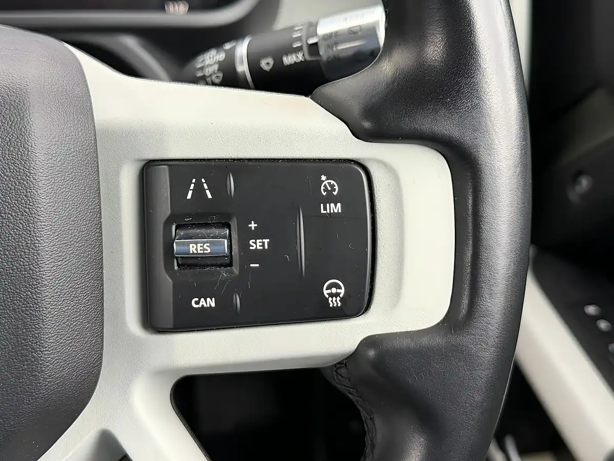Used 2021 Land Rover Defender 90 First Edition Green - Interior and Exterior details 12