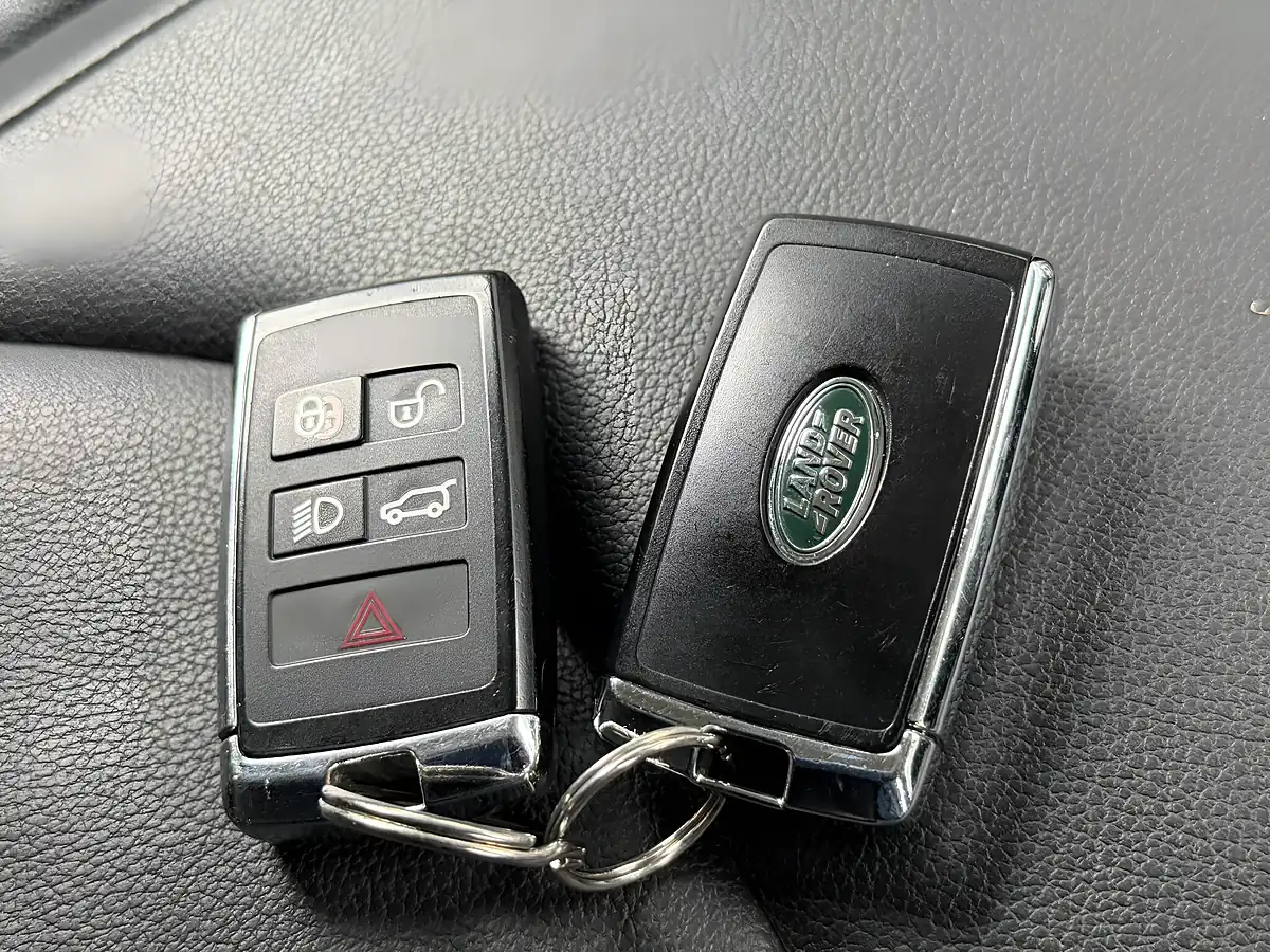 Used 2021 Land Rover Defender 90 First Edition Green - Interior and Exterior details 13