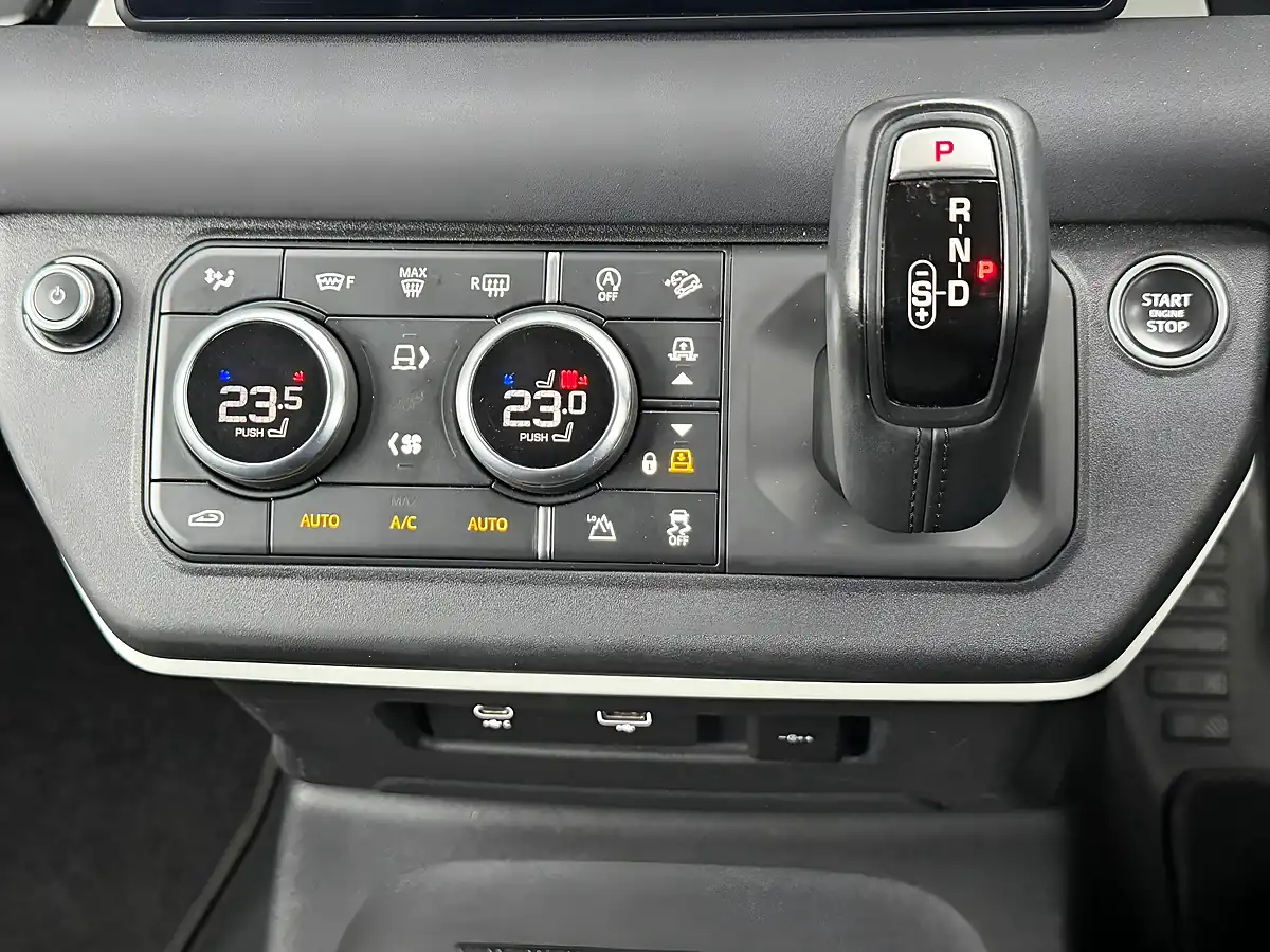 Used 2021 Land Rover Defender 90 First Edition Green - Interior and Exterior details 15