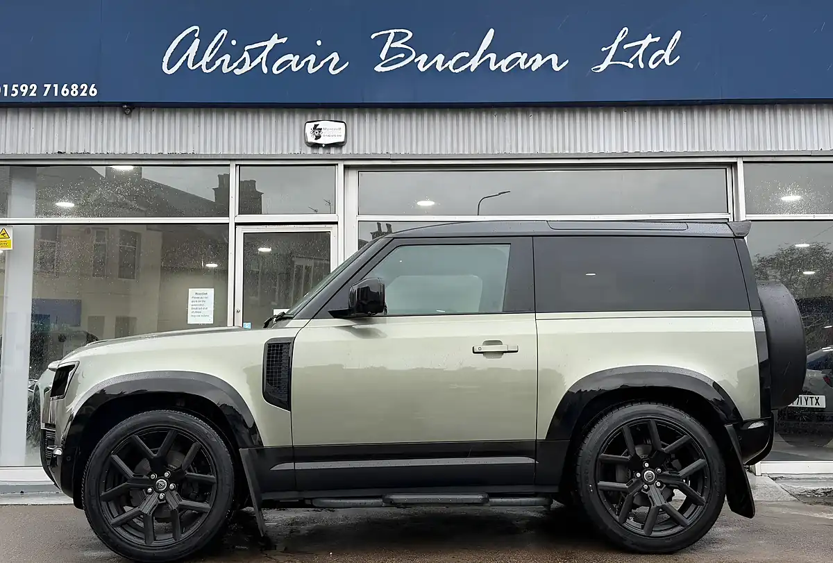 Used 2021 Land Rover Defender 90 First Edition Green - Interior and Exterior details 2