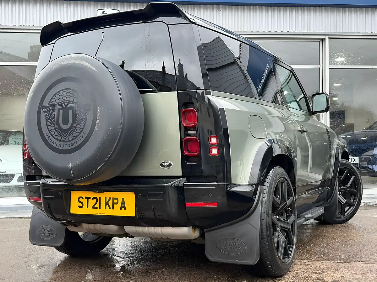 Used 2021 Land Rover Defender 90 First Edition Green - Interior and Exterior details 3