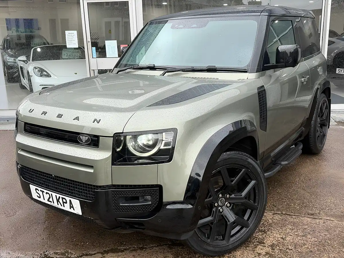 Used 2021 Land Rover Defender 90 First Edition Green - Interior and Exterior details 5