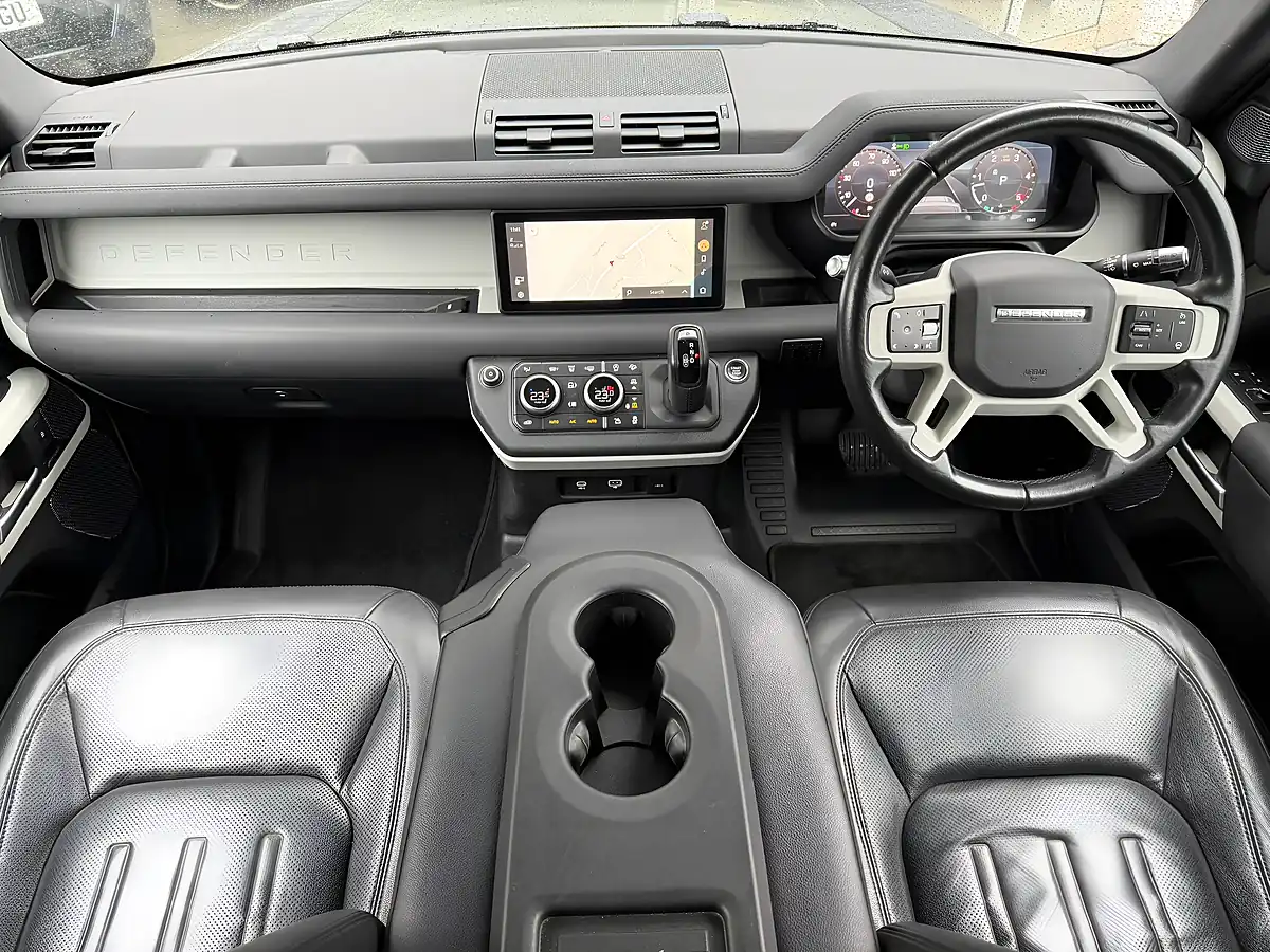 Used 2021 Land Rover Defender 90 First Edition Green - Interior and Exterior details 6