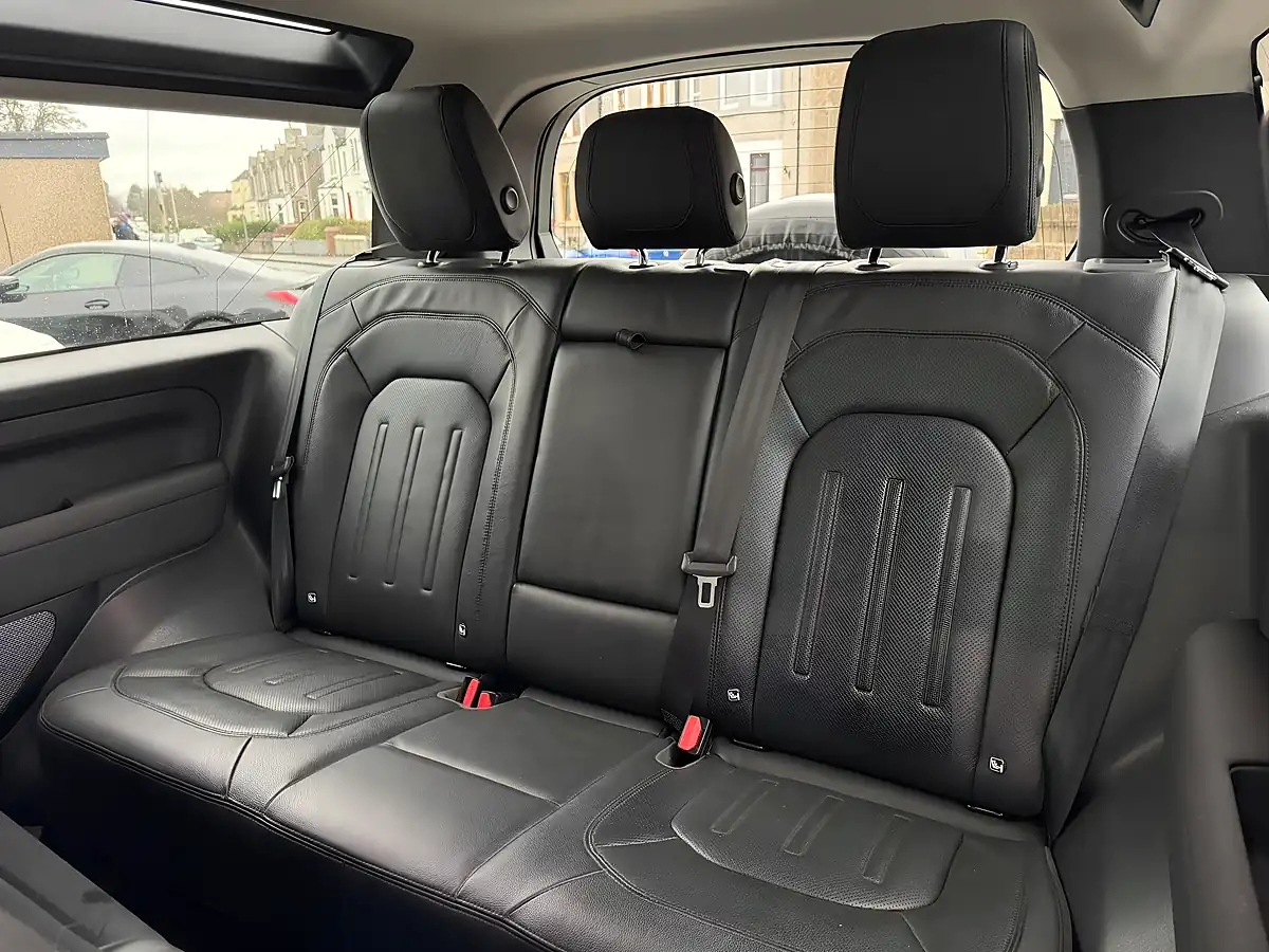 Used 2021 Land Rover Defender 90 First Edition Green - Interior and Exterior details 9