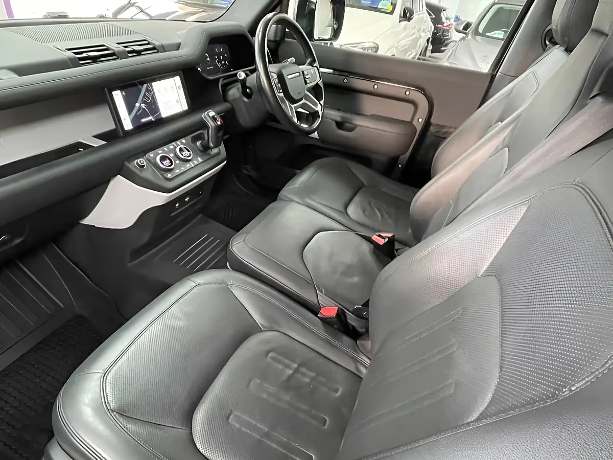 Used 2021 Land Rover Defender 90 Se Black - Interior and Exterior details 13