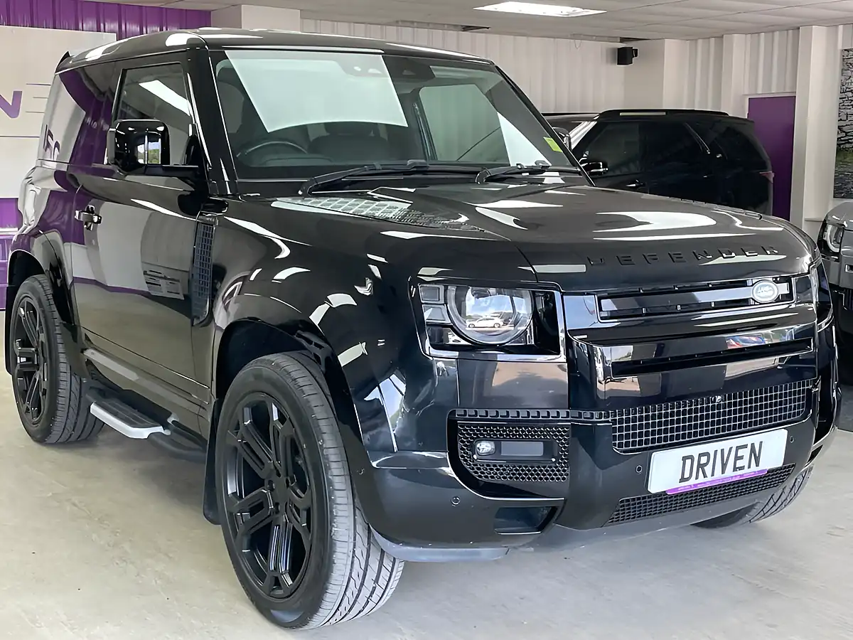 Used 2021 Land Rover Defender 90 Se Black - Interior and Exterior details 4
