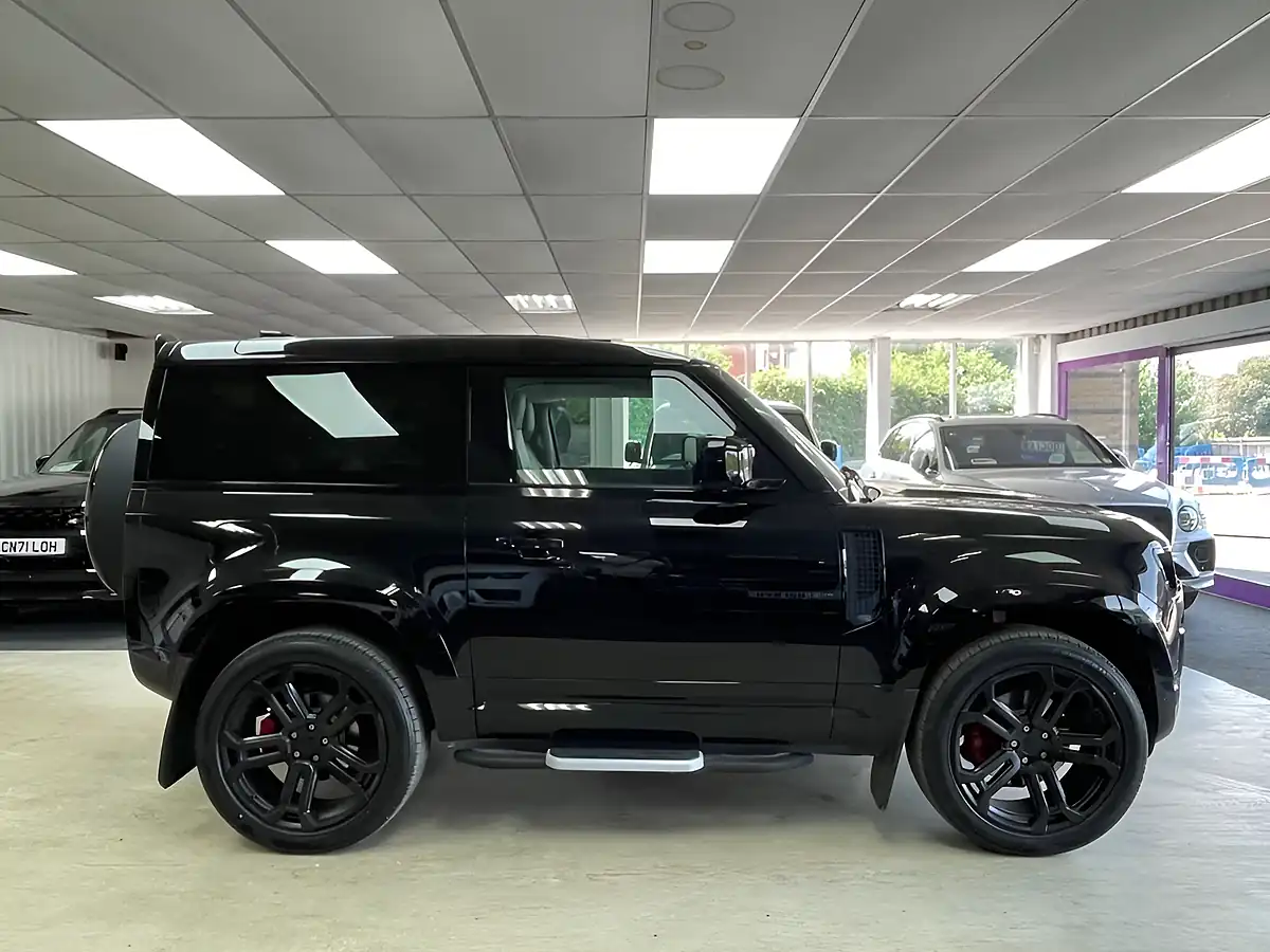 Used 2021 Land Rover Defender 90 Se Black - Interior and Exterior details 8