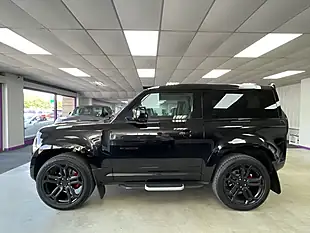Used 2021 Land Rover Defender 90 Se Black - Interior and Exterior details 9