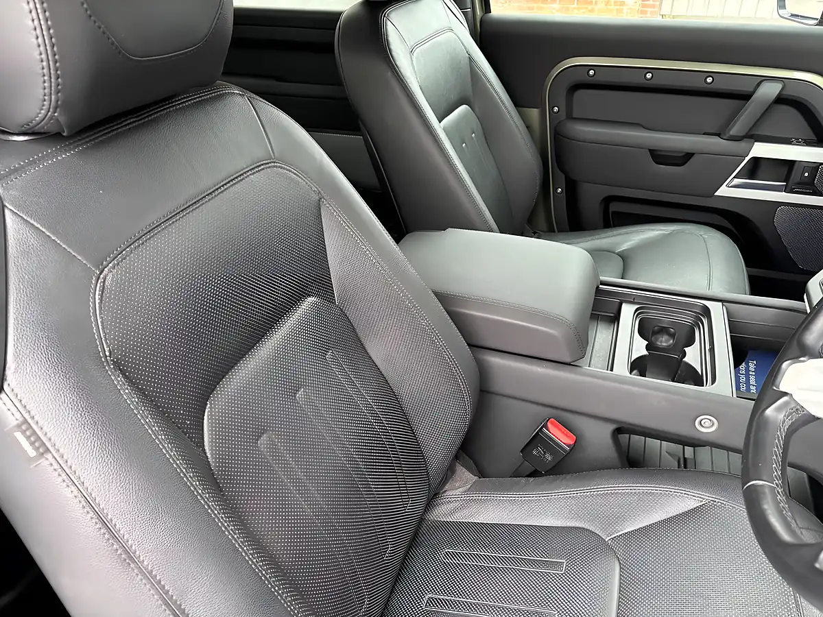 Used 2021 Land Rover Defender 90 Se Green - Interior and Exterior details 12