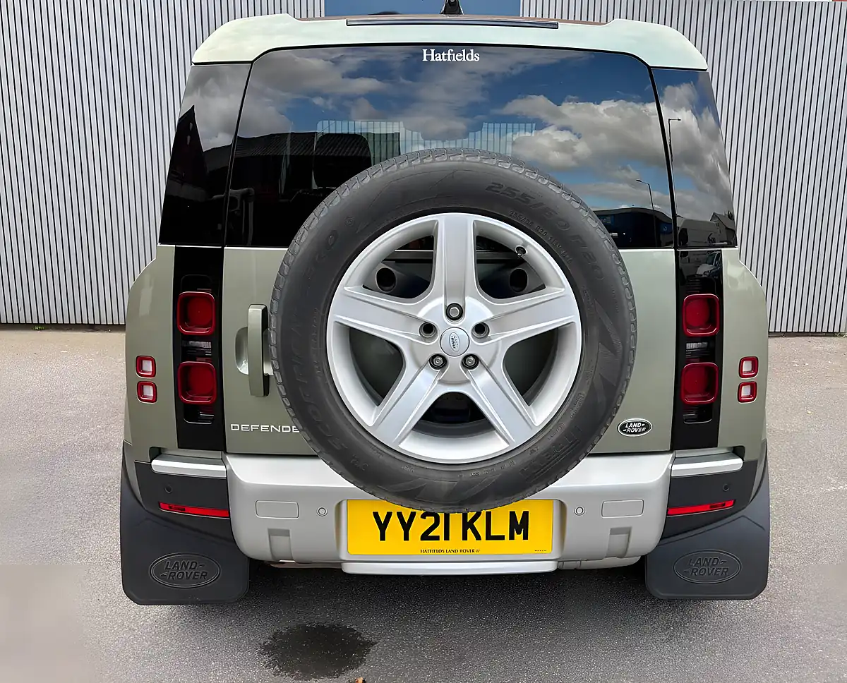 Used 2021 Land Rover Defender 90 Se Green - Interior and Exterior details 9