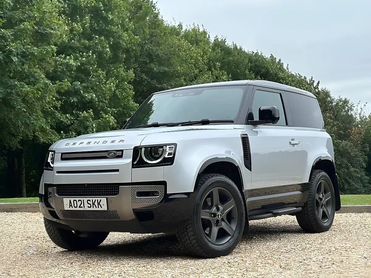 Used 2021 Land Rover Defender 90 X-Dynamic Se Hakuba Silver - Front View