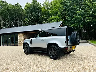 Used 2021 Land Rover Defender 90 X-Dynamic Se Hakuba Silver - Interior and Exterior details 10