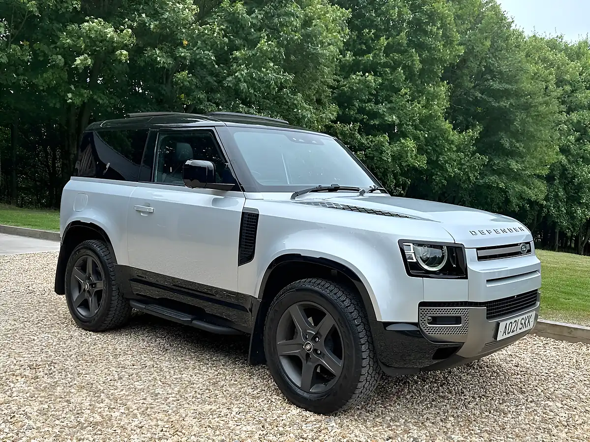 Used 2021 Land Rover Defender 90 X-Dynamic Se Hakuba Silver - Interior and Exterior details 20