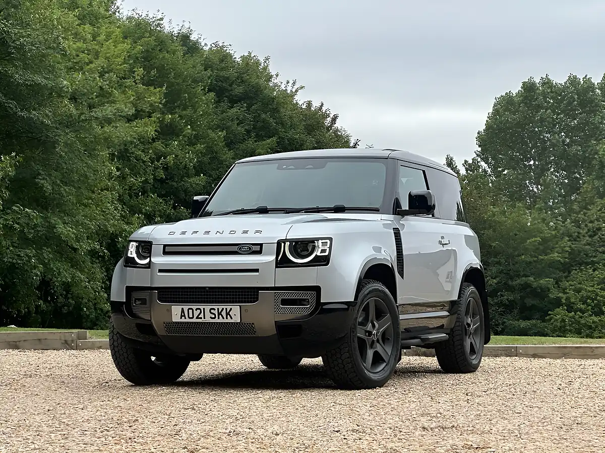 Used 2021 Land Rover Defender 90 X-Dynamic Se Hakuba Silver - Interior and Exterior details 7