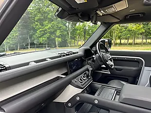 Used 2021 Land Rover Defender 90 X-Dynamic Se Hakuba Silver - Interior and Exterior details 9