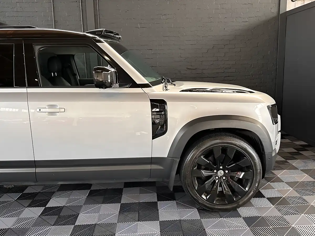 Used 2021 Land Rover Defender First Edition Hakuba Silver - Interior and Exterior details 3