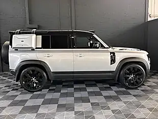 Used 2021 Land Rover Defender First Edition Hakuba Silver - Interior and Exterior details 5