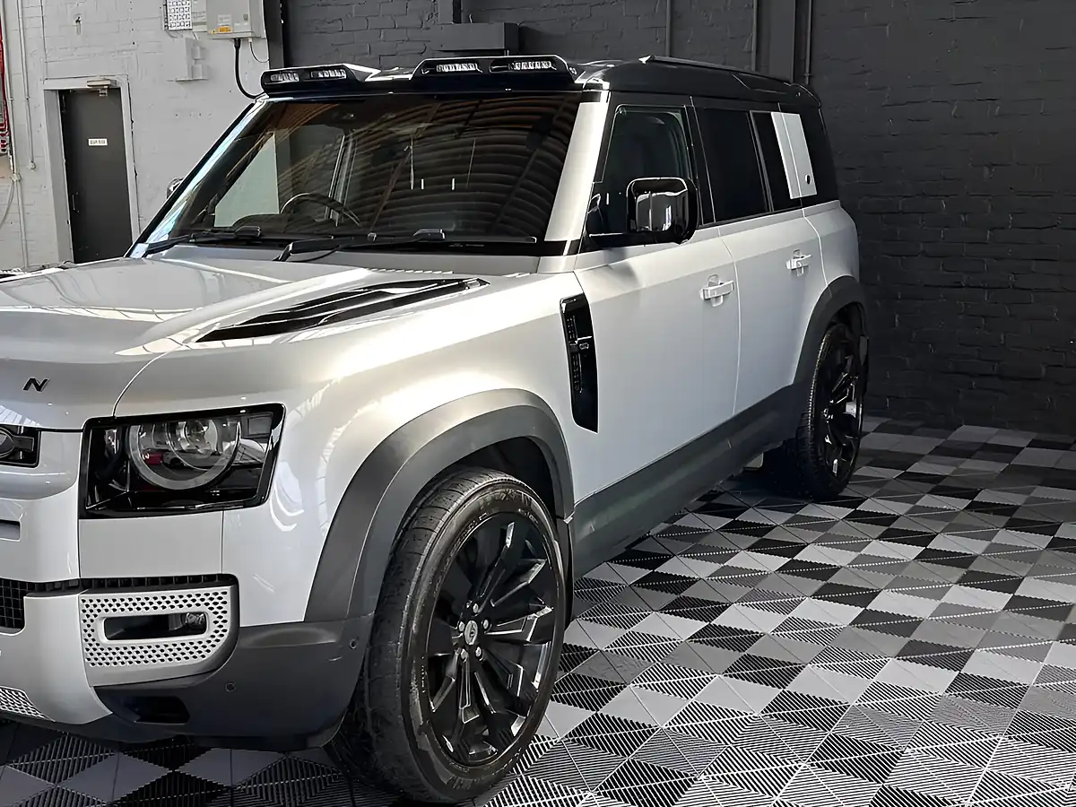 Used 2021 Land Rover Defender First Edition Hakuba Silver - Interior and Exterior details 7