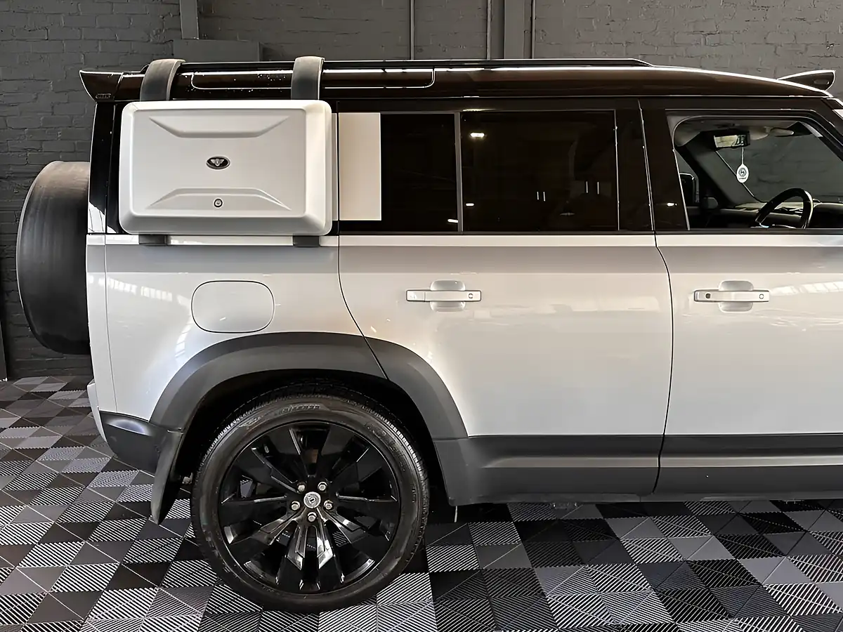 Used 2021 Land Rover Defender First Edition Hakuba Silver - Interior and Exterior details 9