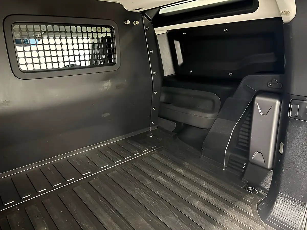 Used 2021 Land Rover Defender Hard Top D Black - Interior and Exterior details 11