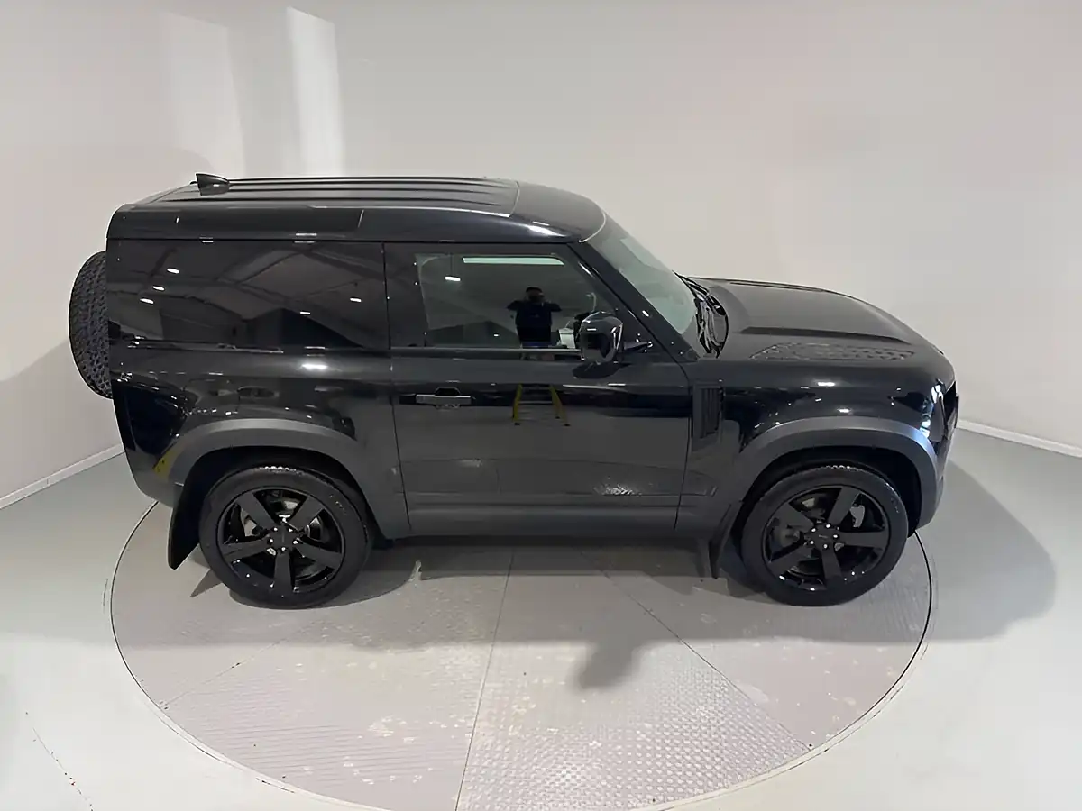 Used 2021 Land Rover Defender Hard Top D Black - Interior and Exterior details 4