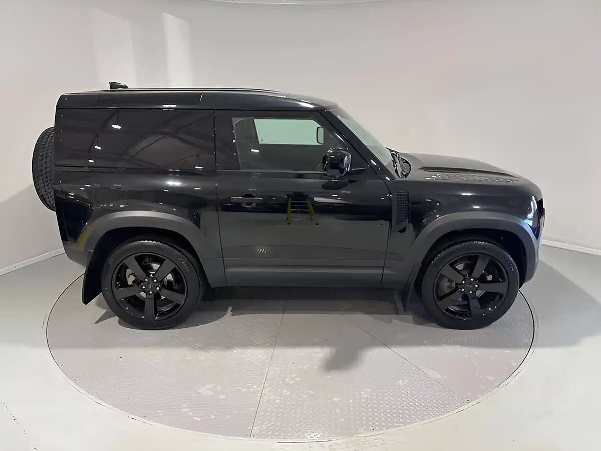 Used 2021 Land Rover Defender Hard Top D Black - Interior and Exterior details 5