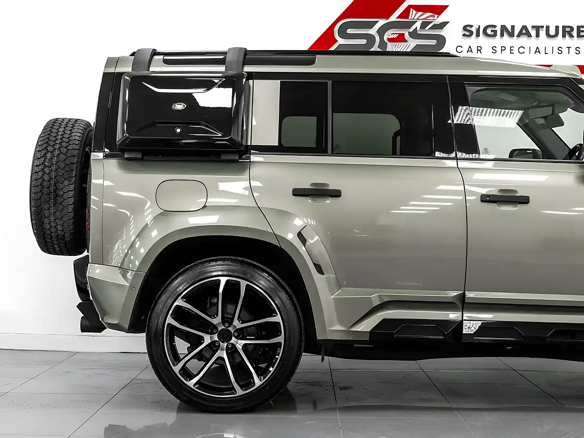 Used 2021 Land Rover Defender Hse X-Dynamic Green - Interior and Exterior details 12