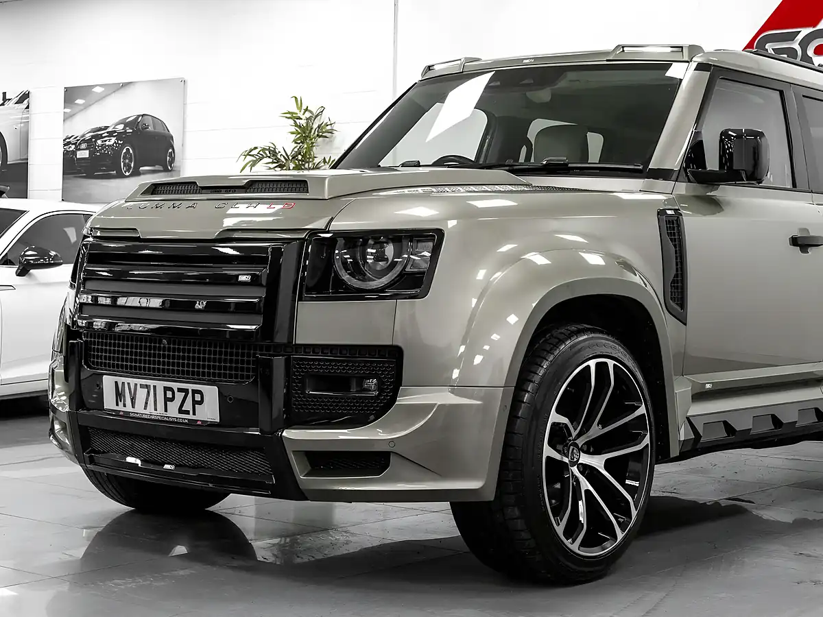 Used 2021 Land Rover Defender Hse X-Dynamic Green - Interior and Exterior details 16