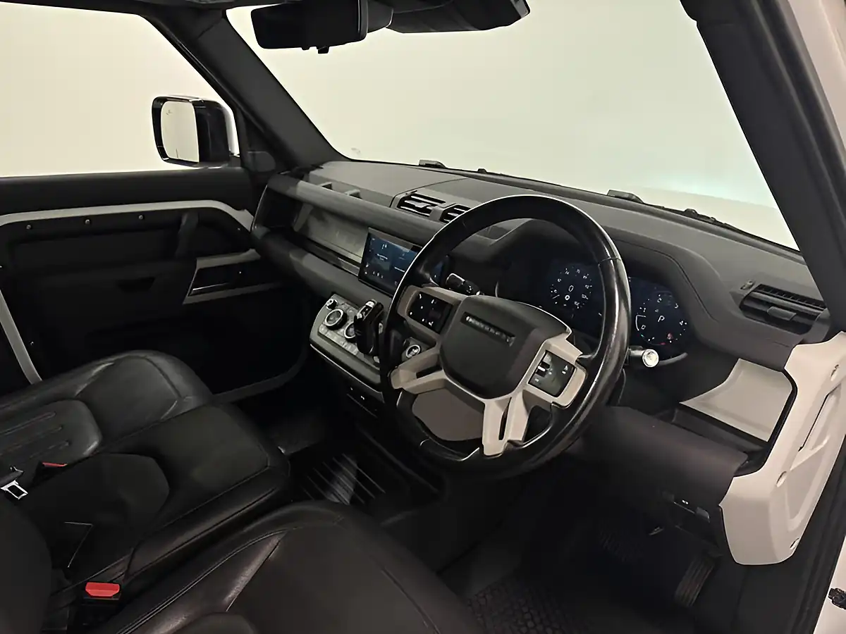 Used 2021 Land Rover Defender Se White - Interior and Exterior details 11