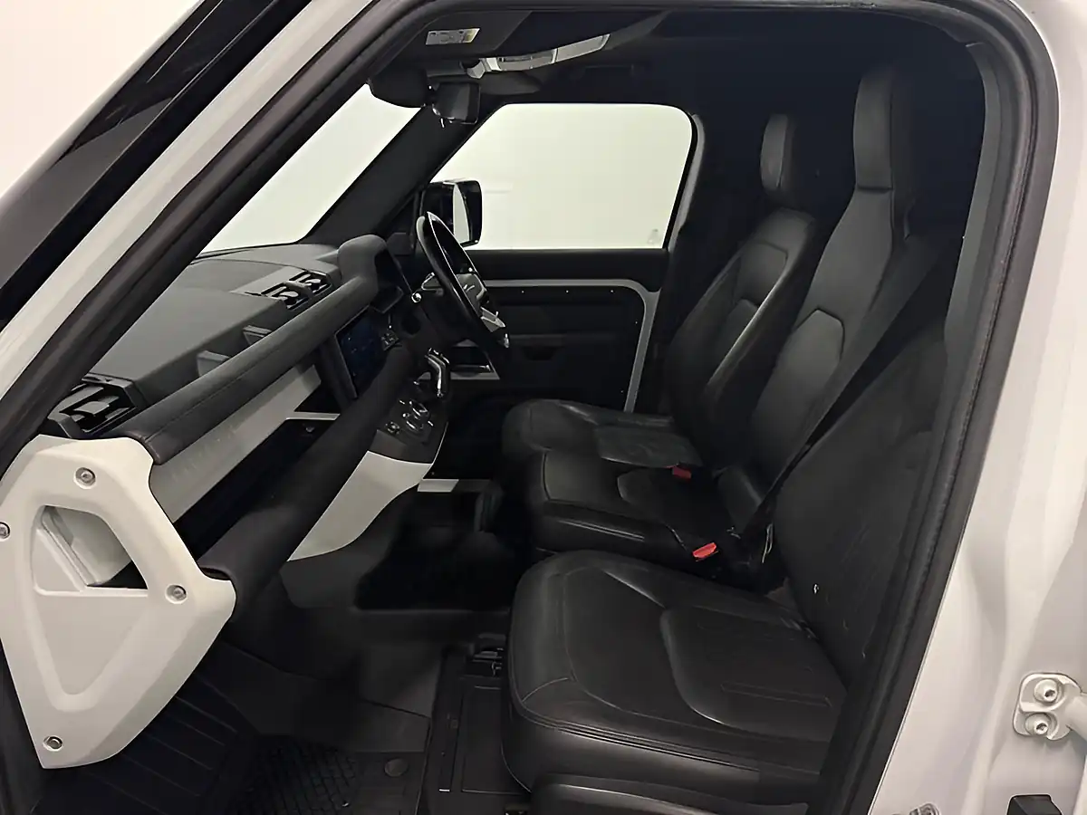 Used 2021 Land Rover Defender Se White - Interior and Exterior details 12