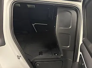 Used 2021 Land Rover Defender Se White - Interior and Exterior details 18