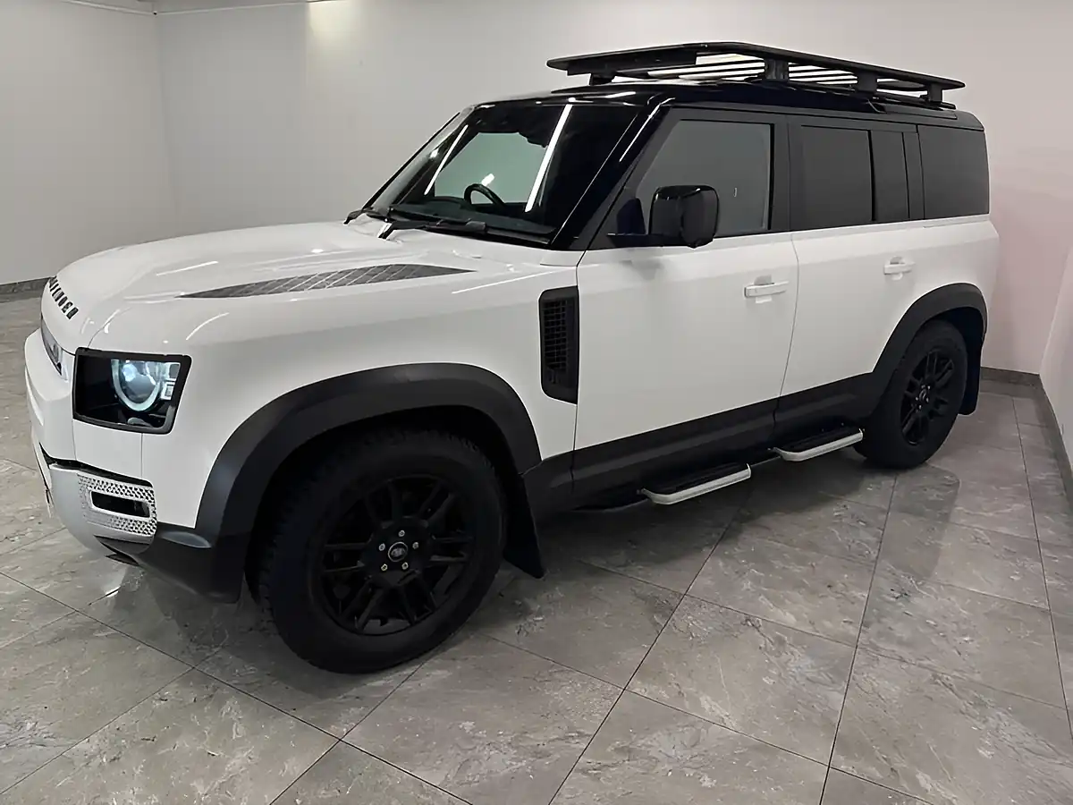 Used 2021 Land Rover Defender Se White - Interior and Exterior details 3