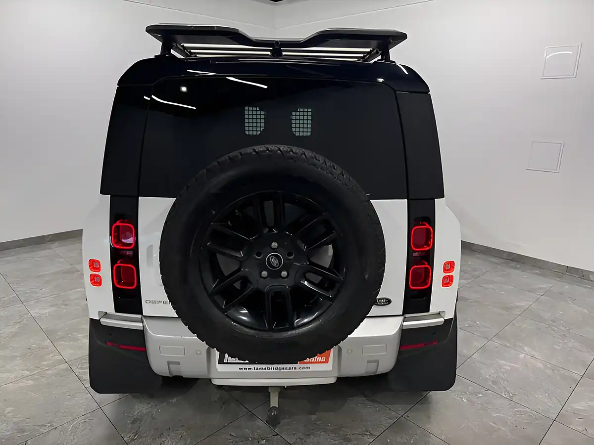 Used 2021 Land Rover Defender Se White - Interior and Exterior details 4
