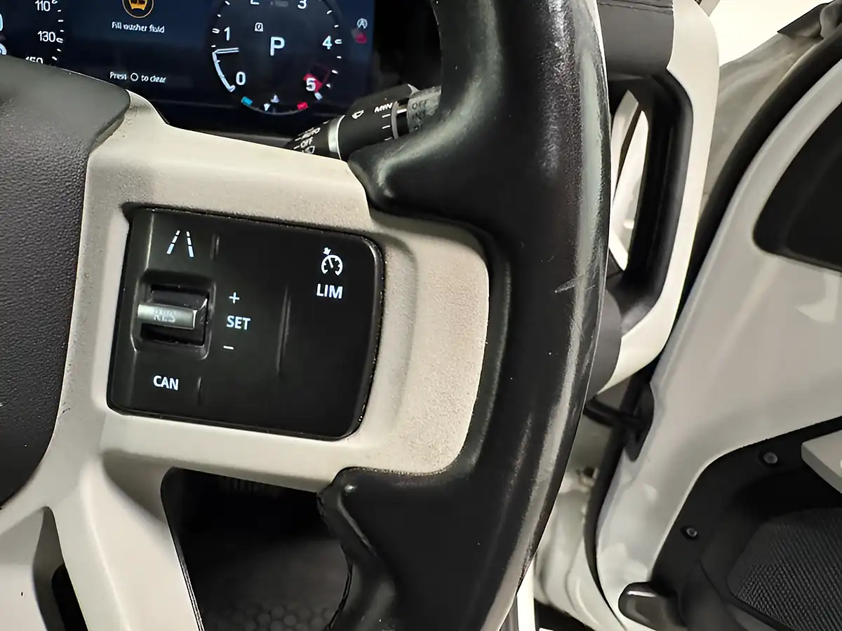 Used 2021 Land Rover Defender Se White - Interior and Exterior details 8